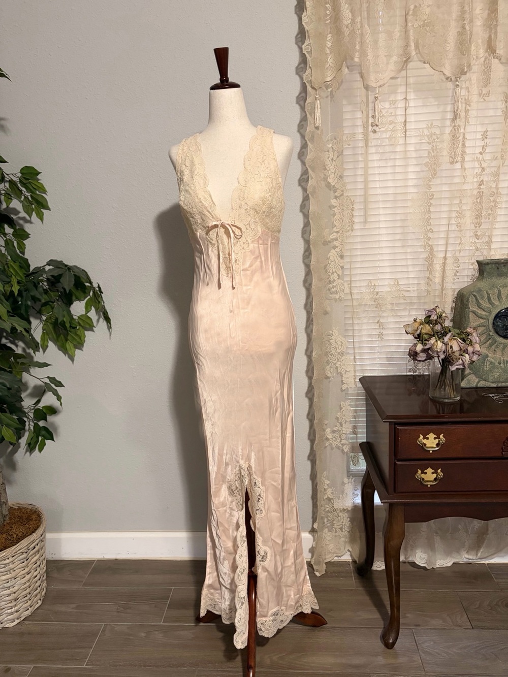 70s or 80s Blanche by Ralph Montenero lace tie gown - retro vintage